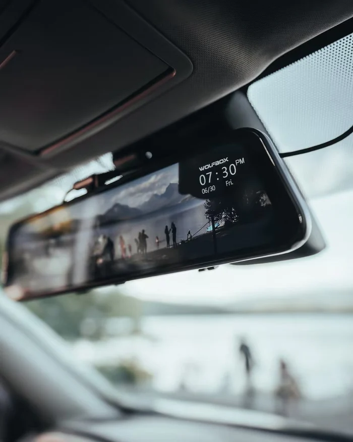 What Does a Smart Mirror Dash Cam Do